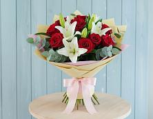 Букет цветов из:  Лилии и Розы в Емецк