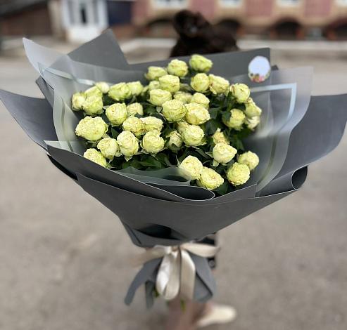 Букет Белые кустовые розы Солинеро в Емецк