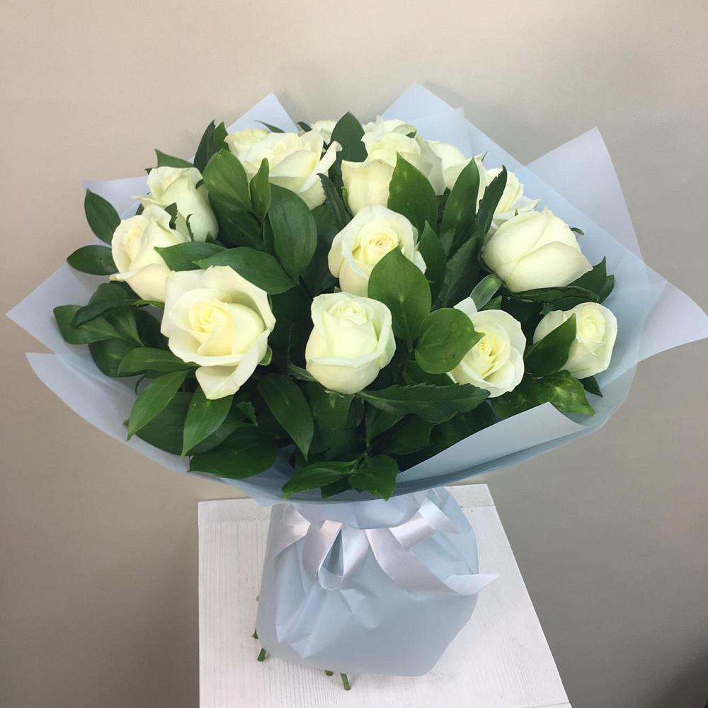 Букет 15 Белых роз Проуд в Емецк