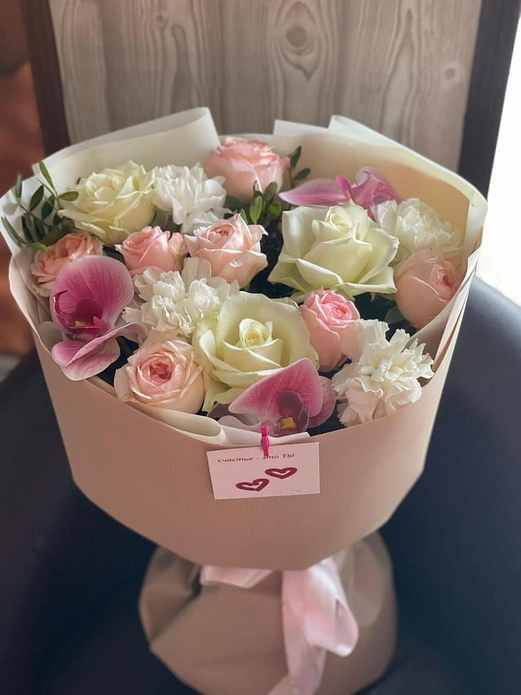 Букет цветов из: Орхидеи, Розы и Гвоздики в Емецк