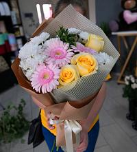 Букет цветов из:  Герберы, Розы и Хризантемы в Емецк