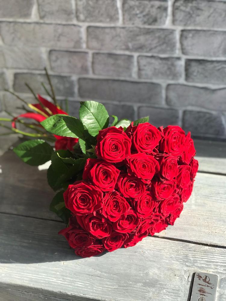 Букет Красные розы Фридом в Емецк
