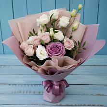 Букет цветов из:  Розы и Лизиантусы в Емецк