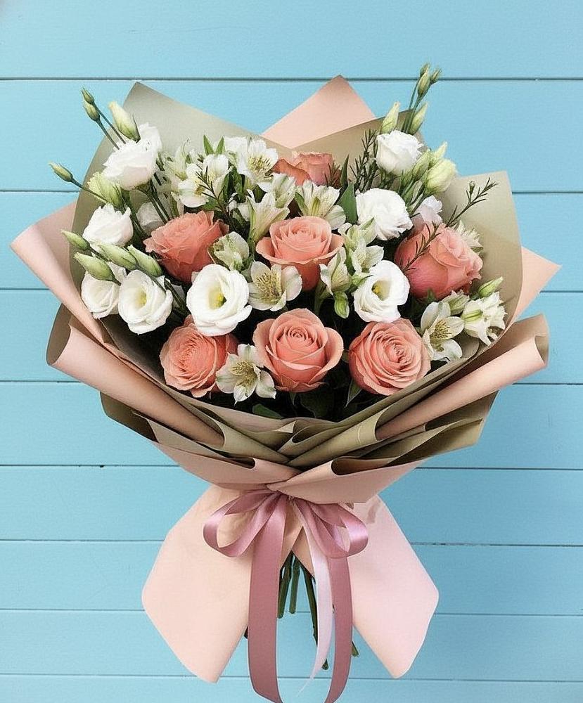 Букет цветов из: Розы, Альстромерии и Лизиантусы в Емецк