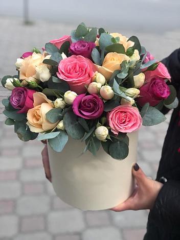 Цветочная композиция из Розы в шляпной коробке в Емецк