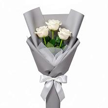 Букет 3 белые розы в Емецк