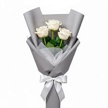 Букет 3 белые розы в Емецк
