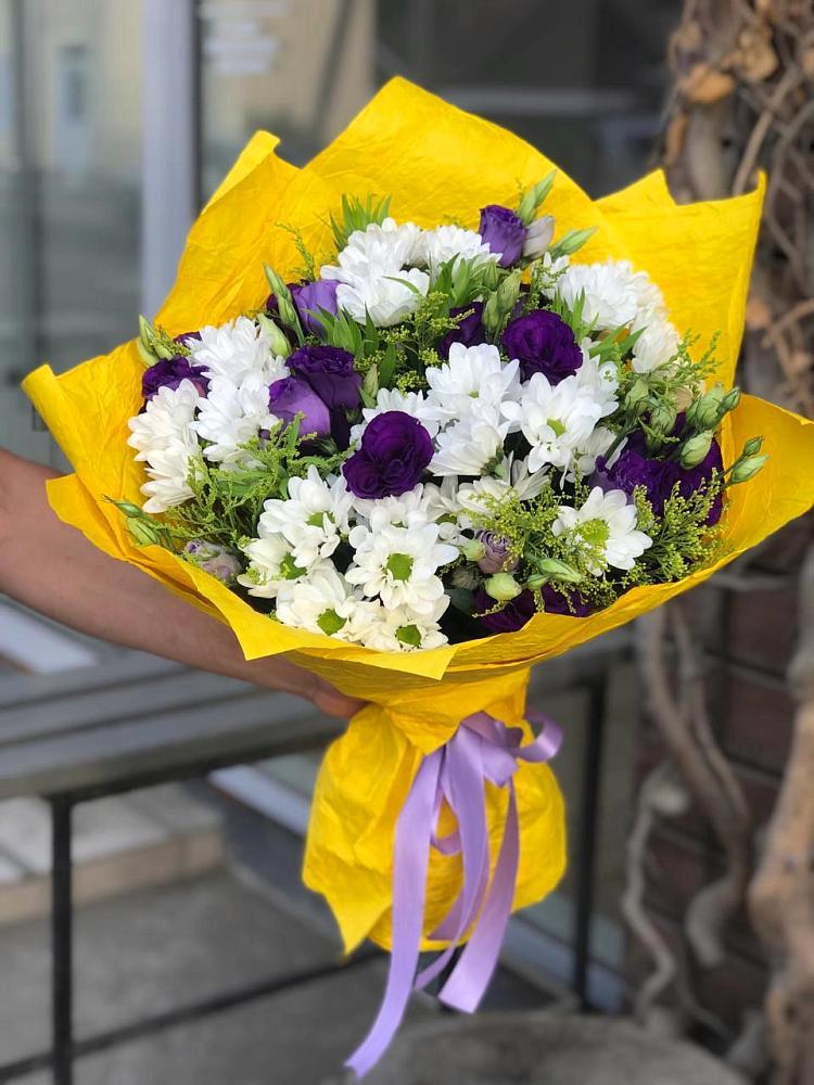 Букет цветов из: Ирисы, Хризантемы и Ромашки в Емецк