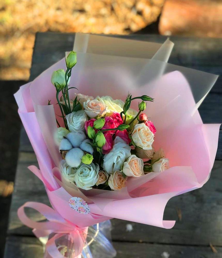 Букет цветов из: Розы и Лизиантусы в Емецк