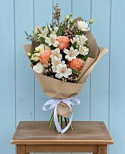 Букет цветов из:  Альстромерии, Лизиантусы, Розы и Хризантемы в Емецк