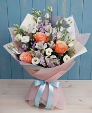 Букет цветов из:  Лизиантусы, Розы, Альстромерии и Гипсофила в Емецк