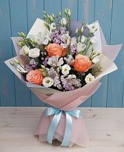 Букет цветов из:  Лизиантусы, Розы, Альстромерии и Гипсофила в Емецк