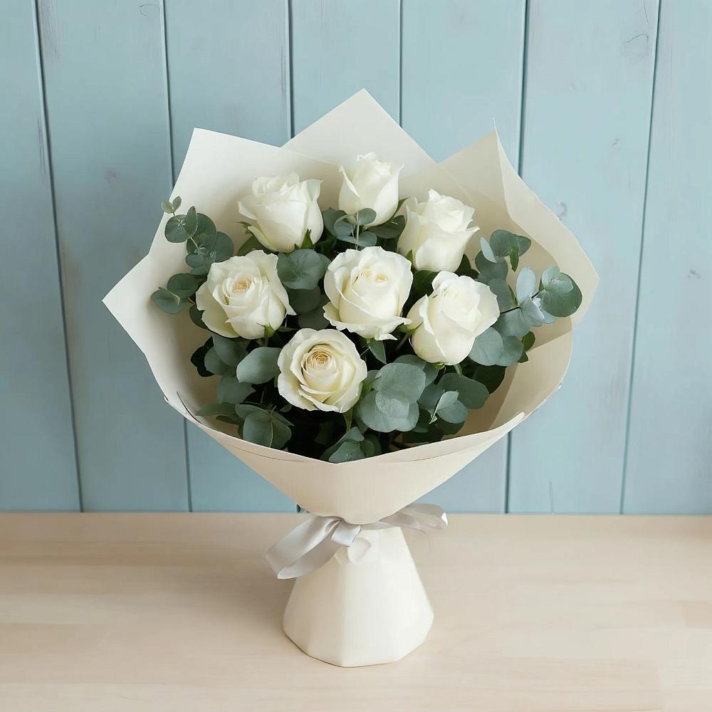 Букет Белые розы в Эвкалипте в Емецк