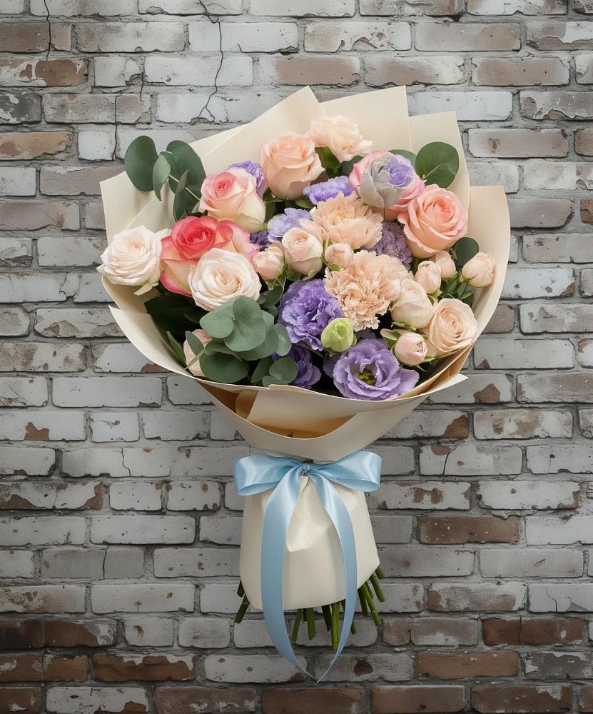 Букет цветов из: Розы, Лизиантусы и Гвоздики в Емецк