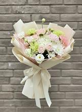 Букет цветов из:  Гвоздики, Розы, Лизиантусы и Хризантемы в Емецк