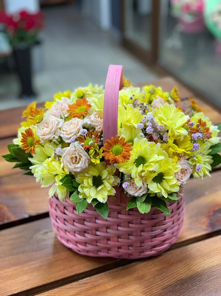 Цветочная композиция из Хризантемы и Розы в корзине в Емецк