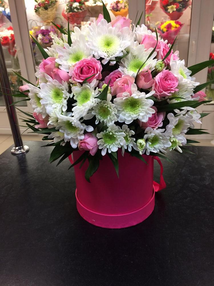 Цветочная композиция из Розы и Хризантемы в шляпной коробке в Емецк