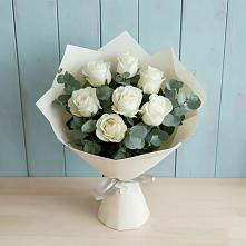 Букет Белые розы в Эвкалипте в Емецк
