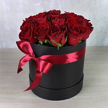 Цветочная композиция из Розы в шляпной коробке в Емецк