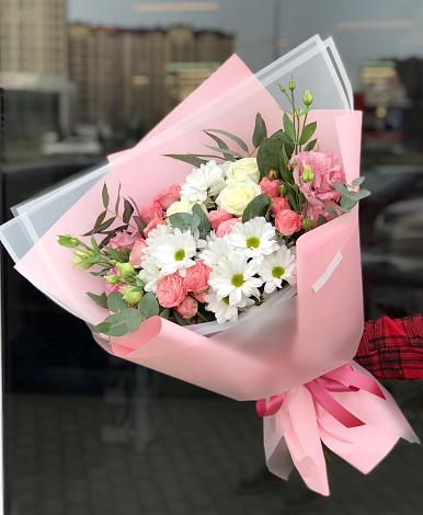 Букет цветов из: Розы, Лизиантусы и Хризантемы в Емецк