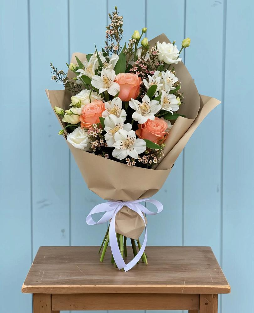 Букет цветов из: Альстромерии, Лизиантусы, Розы и Хризантемы в Емецк